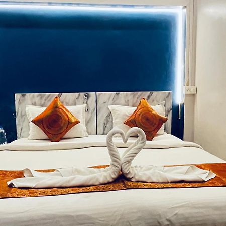 Vibe N Joy Hotel Varanasi Eksteriør billede