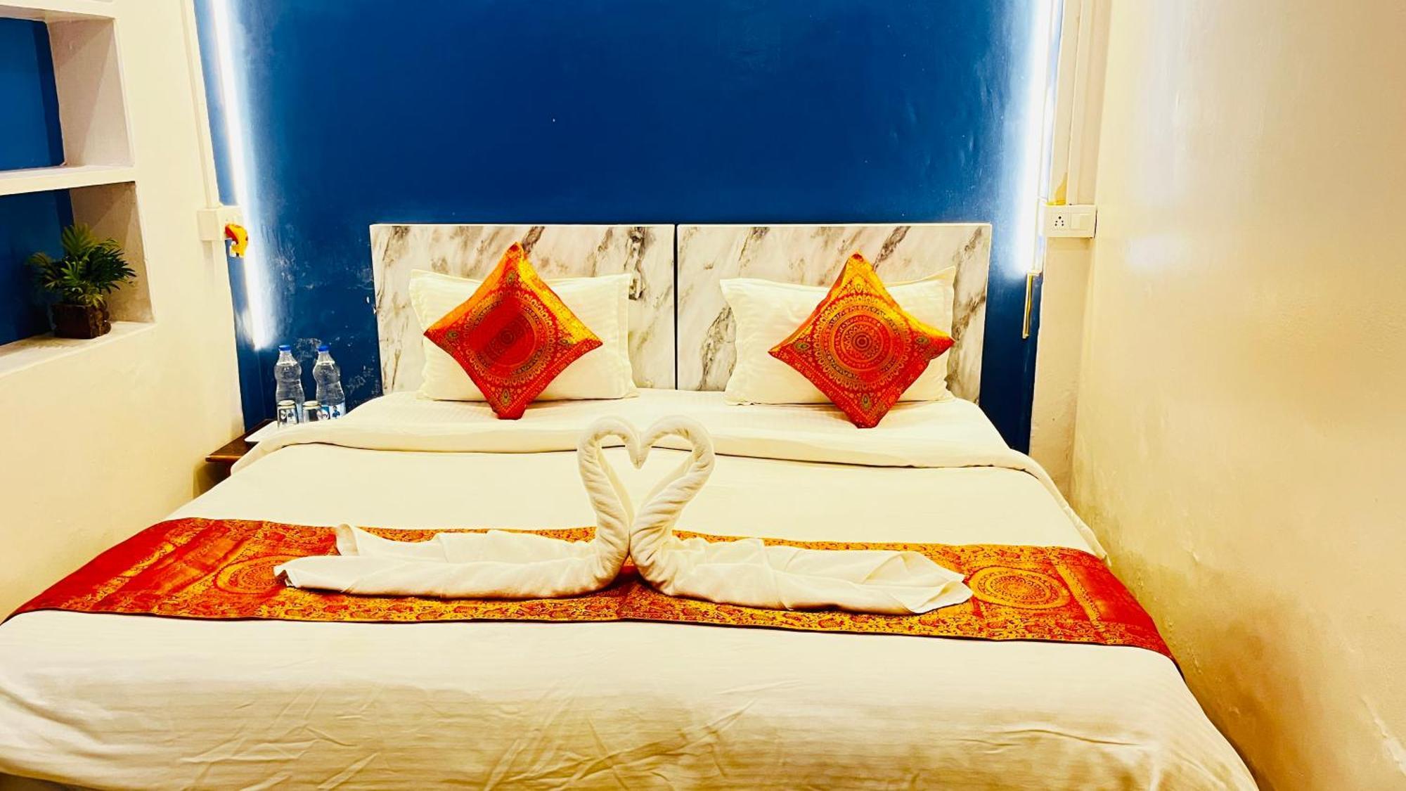 Vibe N Joy Hotel Varanasi Eksteriør billede