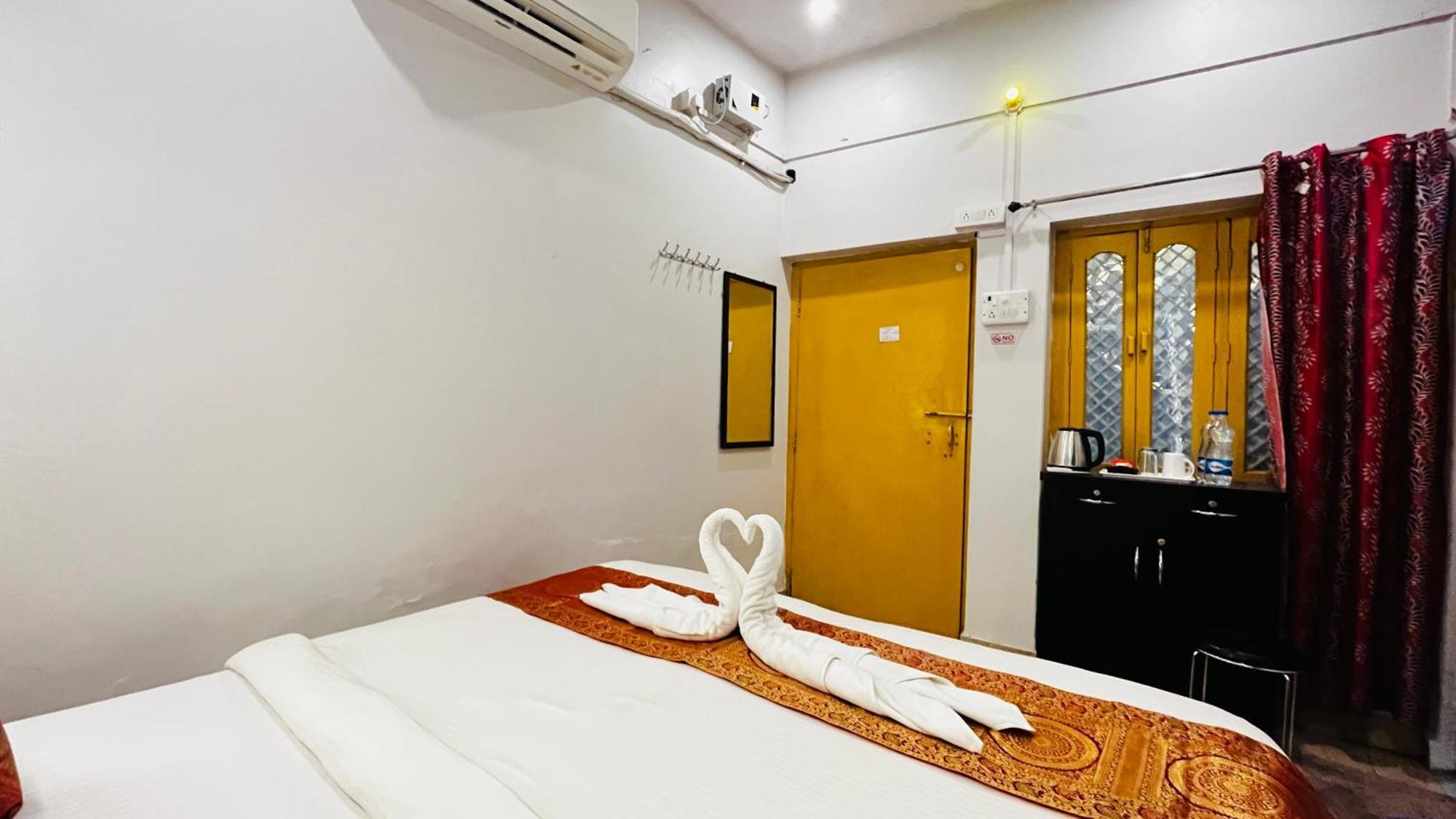Vibe N Joy Hotel Varanasi Eksteriør billede