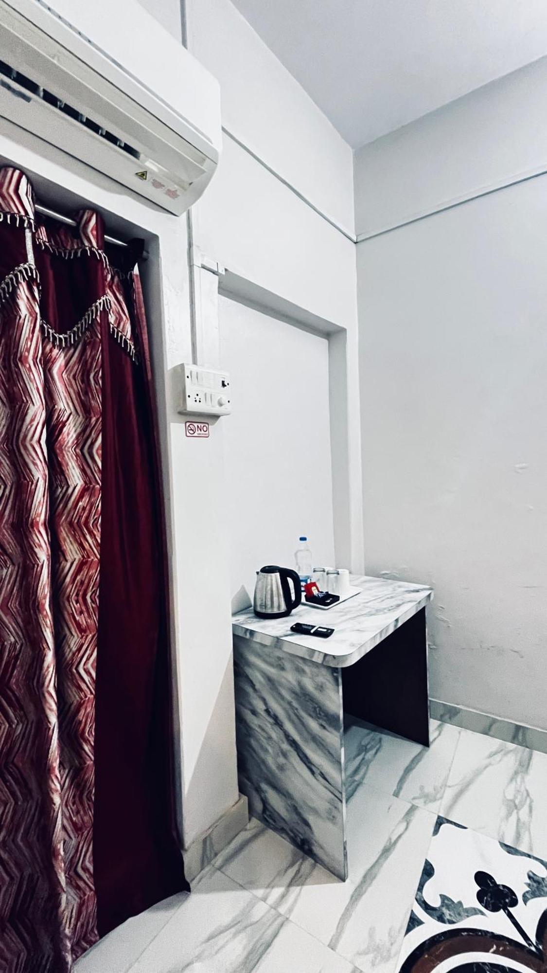 Vibe N Joy Hotel Varanasi Eksteriør billede