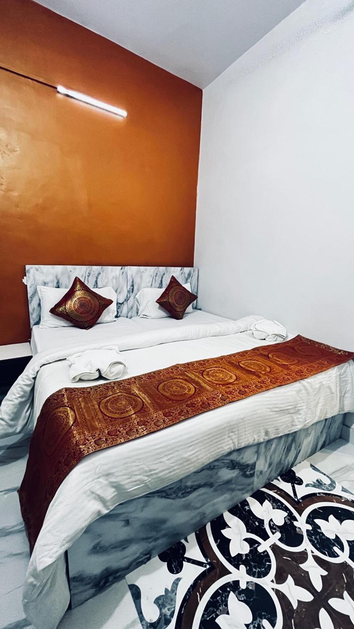 Vibe N Joy Hotel Varanasi Eksteriør billede
