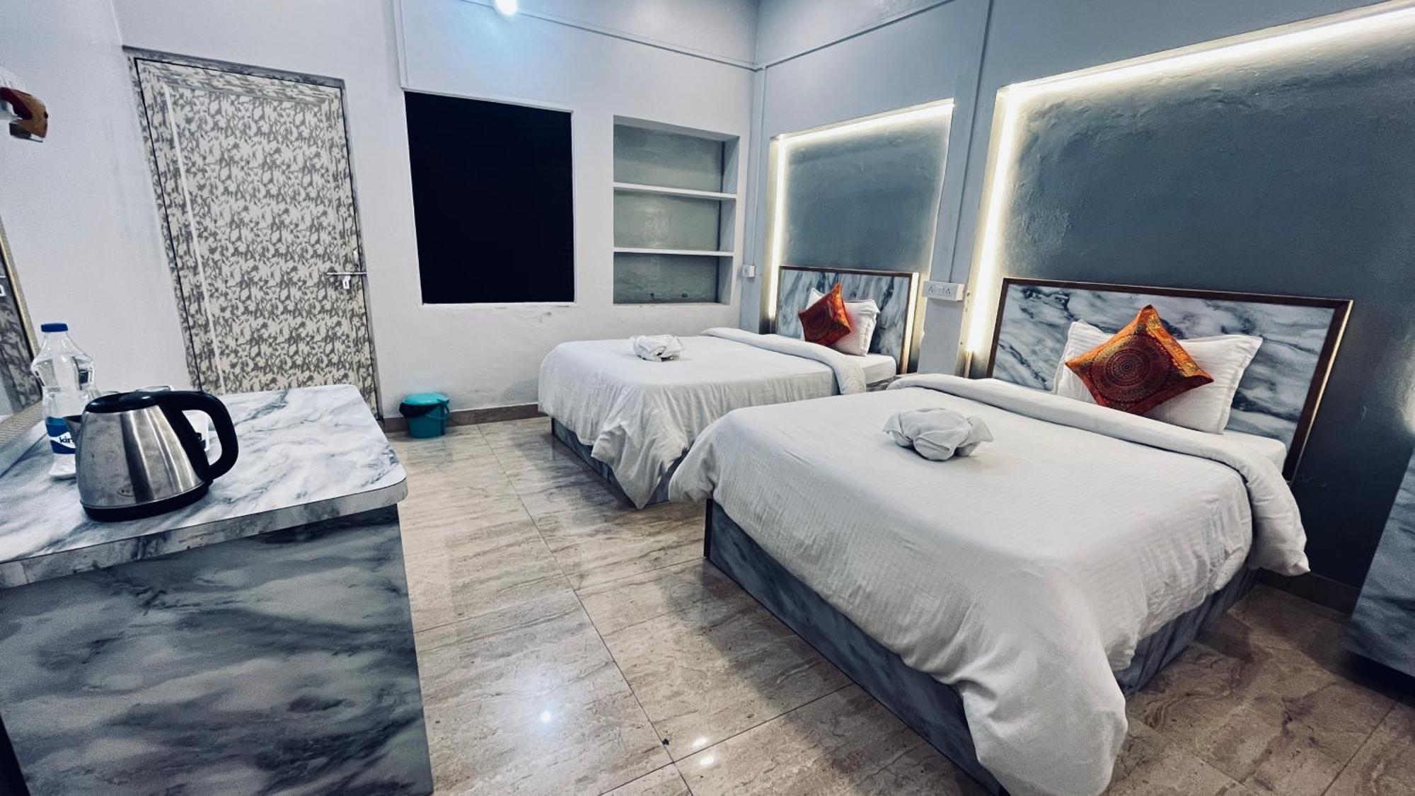 Vibe N Joy Hotel Varanasi Eksteriør billede