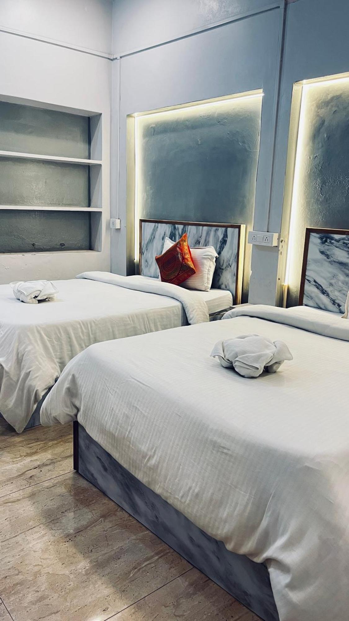 Vibe N Joy Hotel Varanasi Eksteriør billede