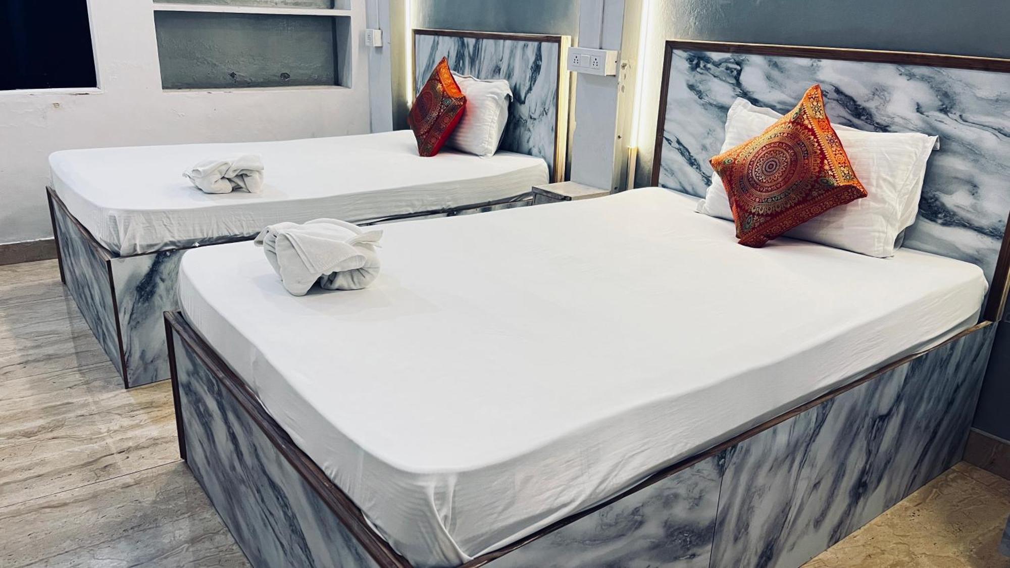 Vibe N Joy Hotel Varanasi Eksteriør billede