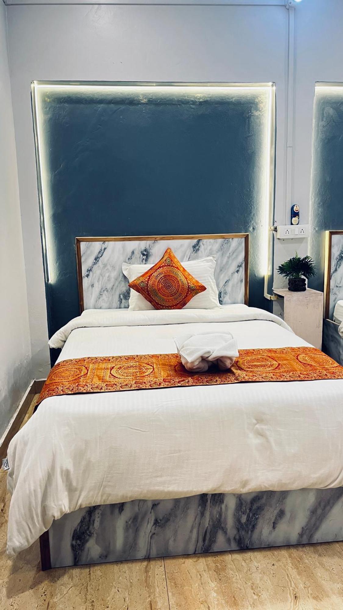 Vibe N Joy Hotel Varanasi Eksteriør billede