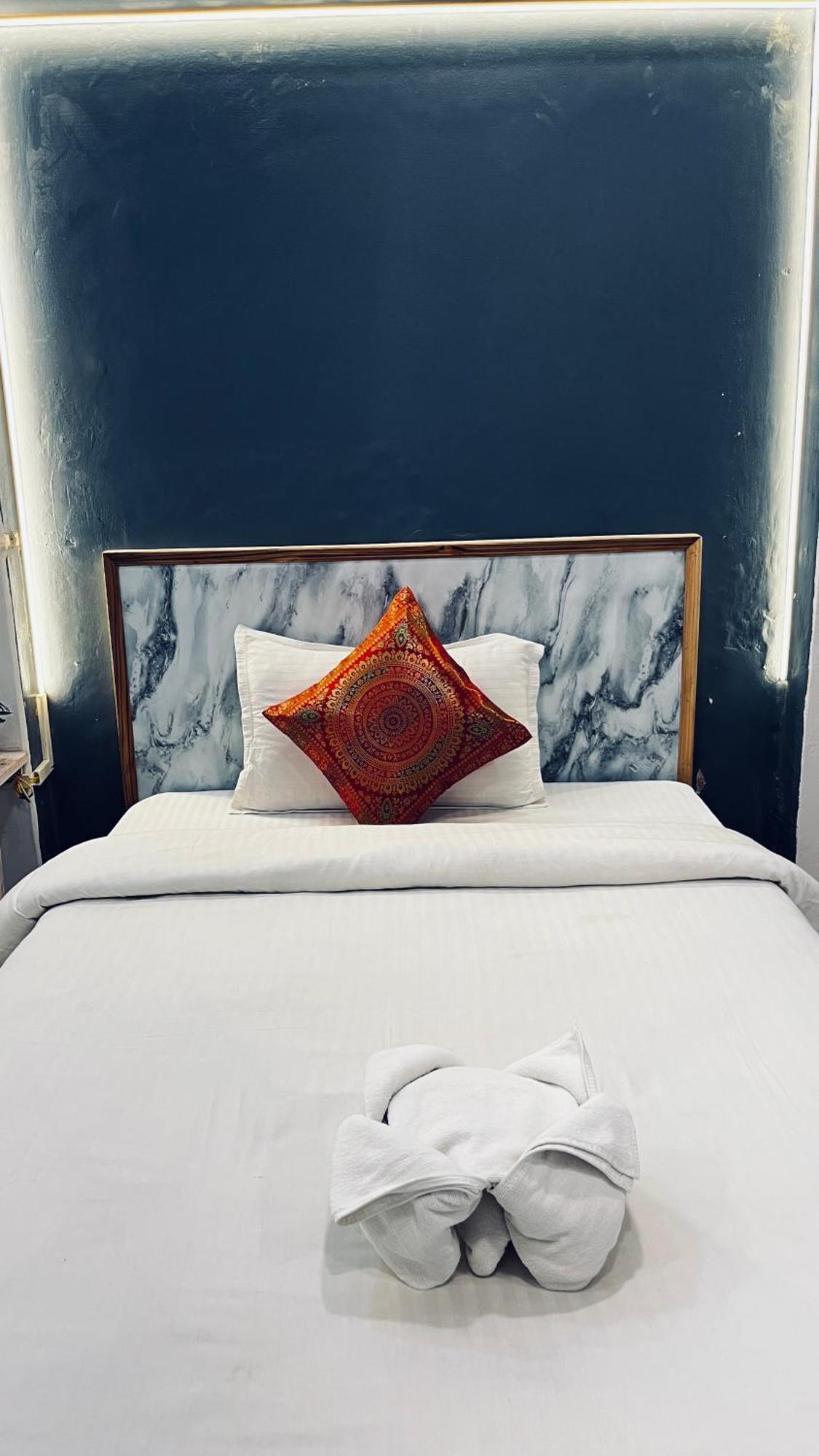 Vibe N Joy Hotel Varanasi Eksteriør billede