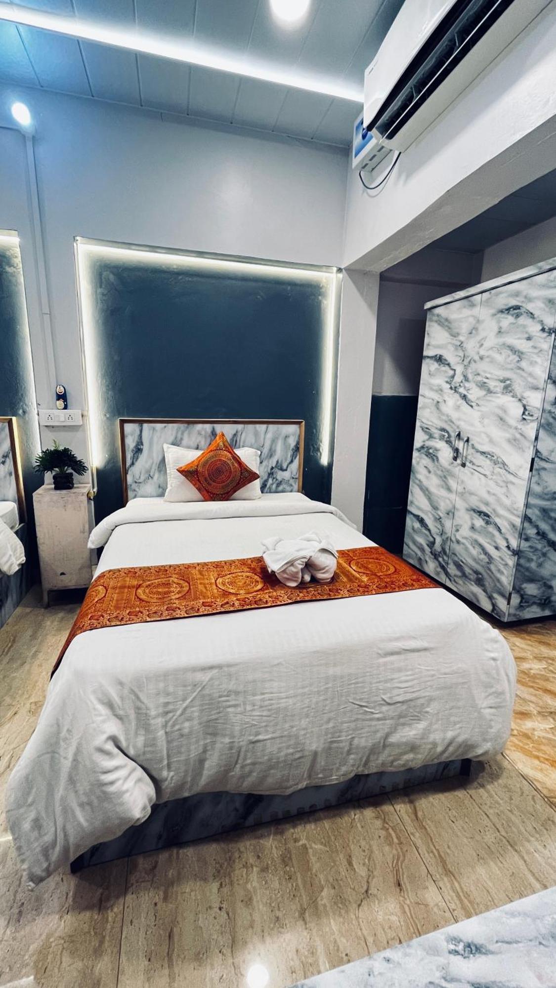 Vibe N Joy Hotel Varanasi Eksteriør billede